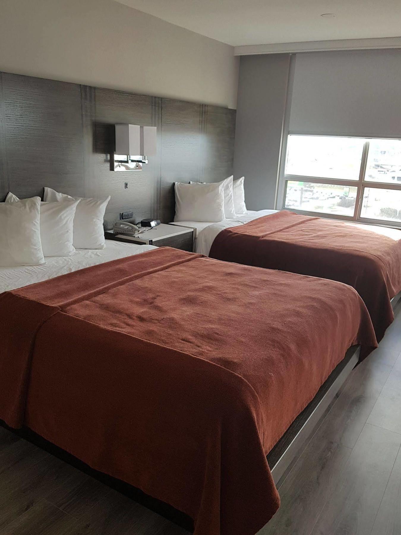 Hotel Carlingview Toronto Airport Mississauga Exterior foto